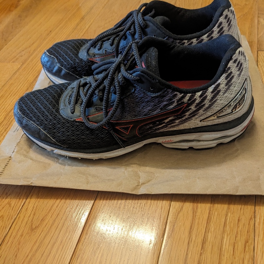 Mizuno Black Sneakers men's size 10.5 - Picture 2 of 6